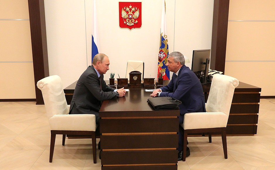 В Ново-Огарево состоялась встреча Владимира Путина с главой Северной Осетии Вячеславом Битаровым