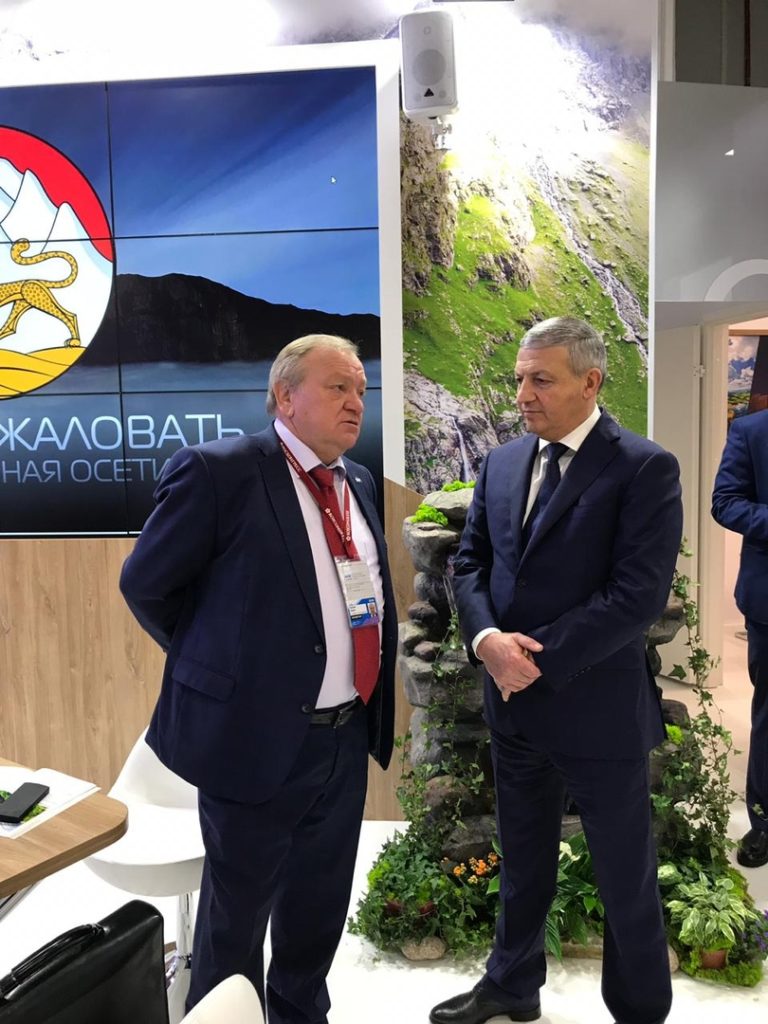 Дмитрий Медведев ознакомился с инвестиционным потенциалом Северной Осетии на форуме в Сочи